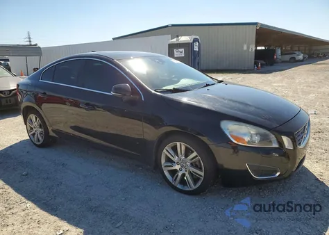 2013 Volvo S60 T5 z USA, uszkodzony, nr VIN YV1612FS9D2208524